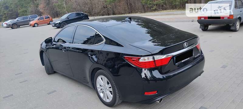 Седан Lexus ES 2014 в Києві