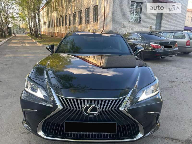 Седан Lexus ES 2019 в 