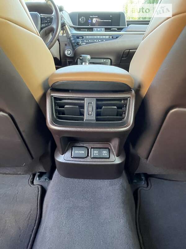Седан Lexus ES 2019 в Києві