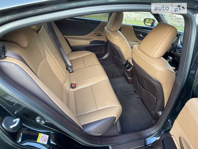 Седан Lexus ES 2019 в Києві
