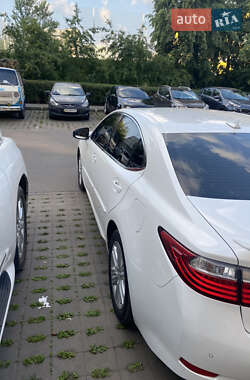 Седан Lexus ES 2014 в Киеве