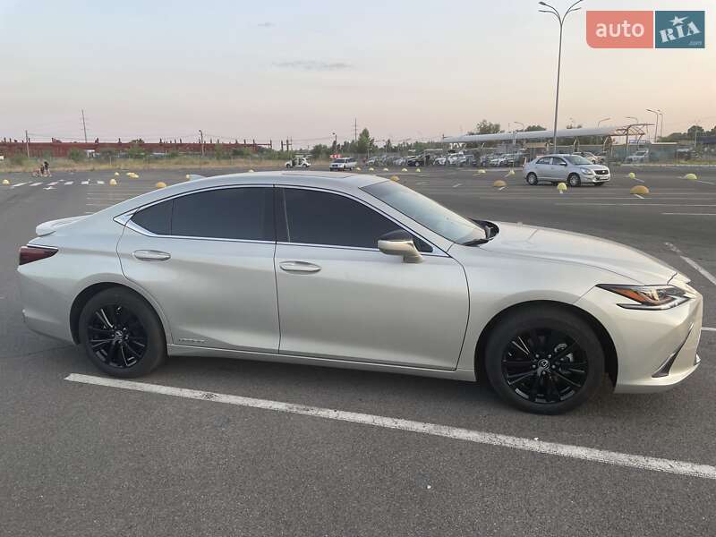 Седан Lexus ES 2019 в Киеве фото 9 Седан Lexus ES 2019 в Киеве
