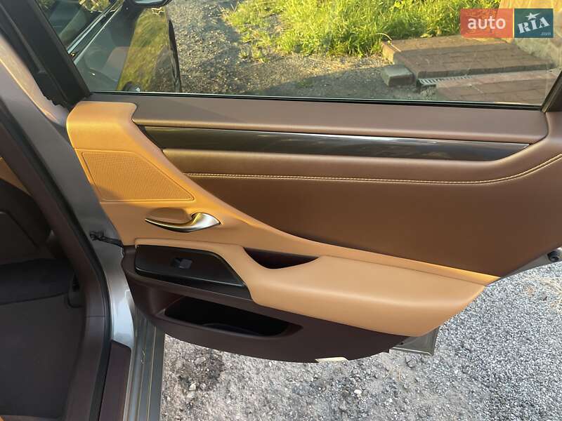 Седан Lexus ES 2019 в Тернополе