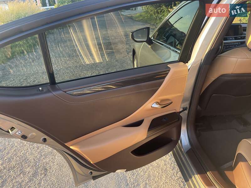 Седан Lexus ES 2019 в Тернополе