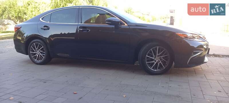 Седан Lexus ES 2016 в Ровно