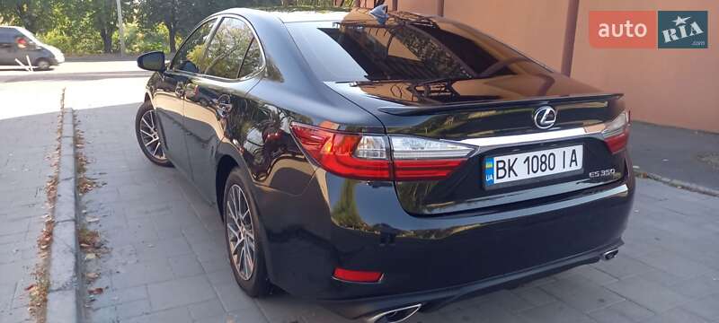Седан Lexus ES 2016 в Ровно