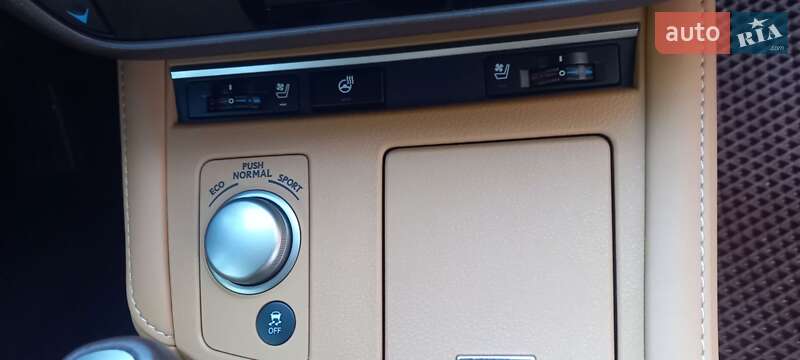 Седан Lexus ES 2016 в Ровно