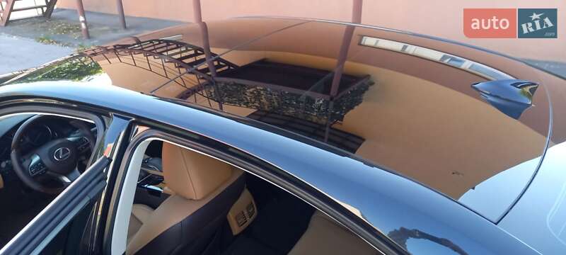 Седан Lexus ES 2016 в Ровно