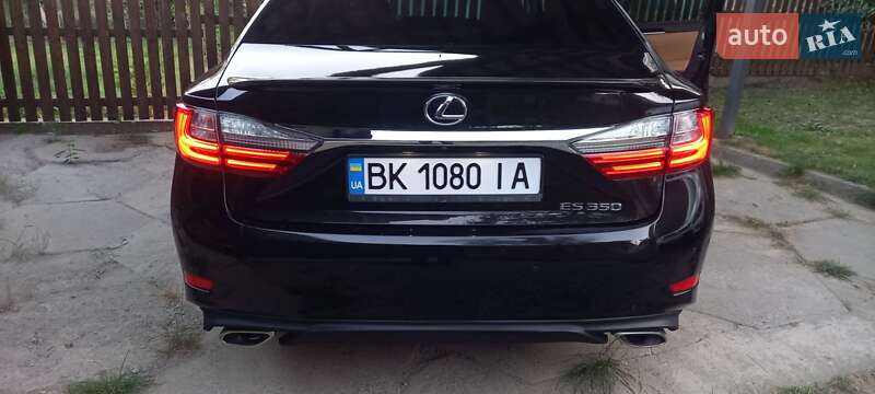 Седан Lexus ES 2016 в Ровно