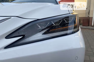 Седан Lexus ES 2021 в Виннице