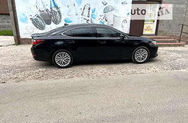 Седан Lexus ES 2015 в Киеве