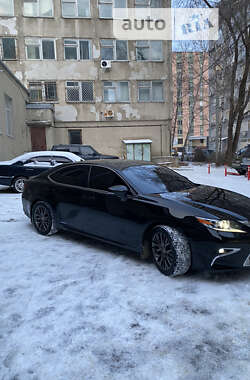 Седан Lexus ES 2012 в Харкові