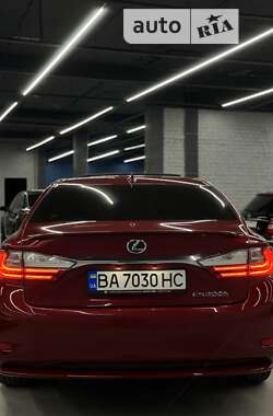Седан Lexus ES 2015 в Кропивницком
