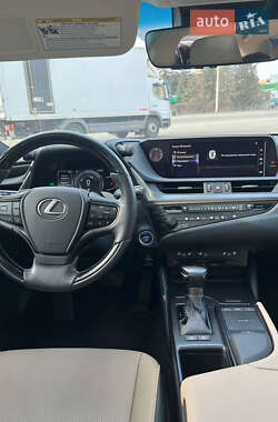 Седан Lexus ES 2019 в 
