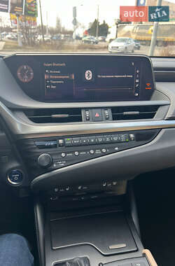 Седан Lexus ES 2019 в 