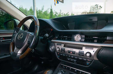 Седан Lexus ES 2012 в Кременчуці