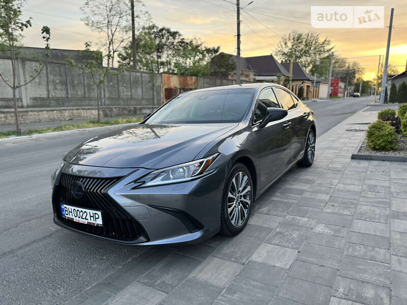 Седан Lexus ES 2019 в Ізмаїлі