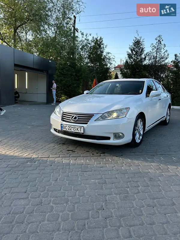 Lexus ES