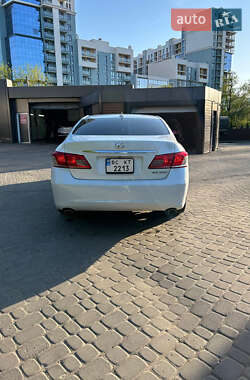 Седан Lexus ES 2011 в Львові