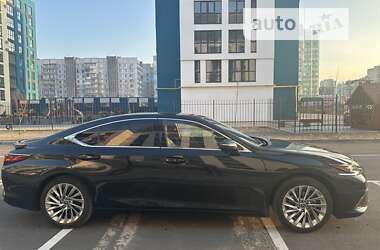 Седан Lexus ES 2022 в Черкасах