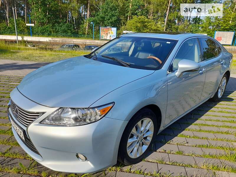 Седан Lexus ES 2012 в Львові