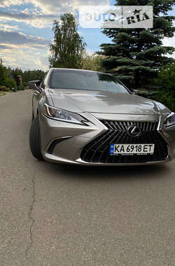 Седан Lexus ES 2022 в Виннице