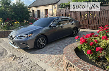 Седан Lexus ES 2018 в 