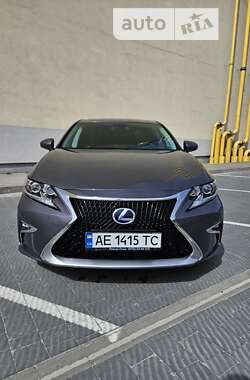 Седан Lexus ES 2014 в Львові