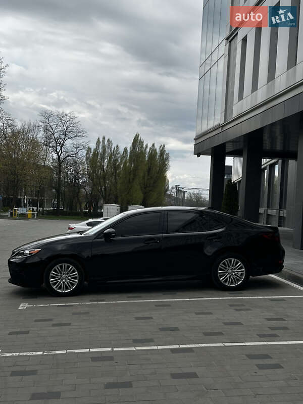 Седан Lexus ES 2015 в Днепре
