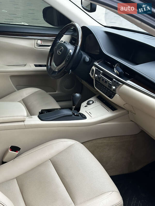 Седан Lexus ES 2015 в Днепре