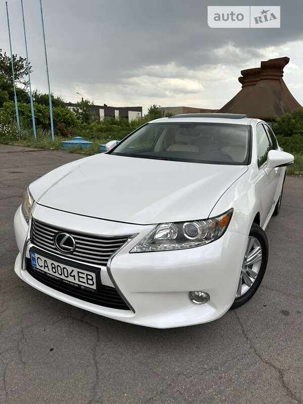 Седан Lexus ES 2013 в Умани