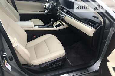 Седан Lexus ES 2018 в Киеве