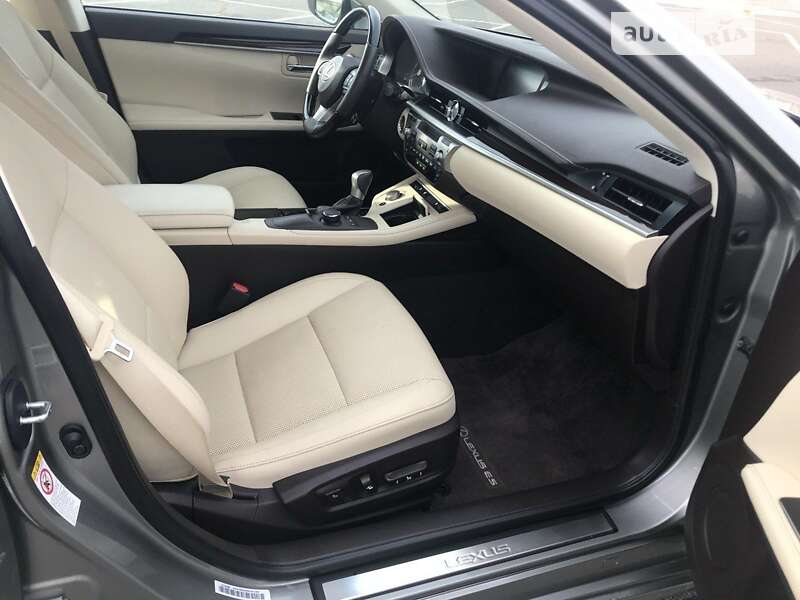 Седан Lexus ES 2018 в Киеве