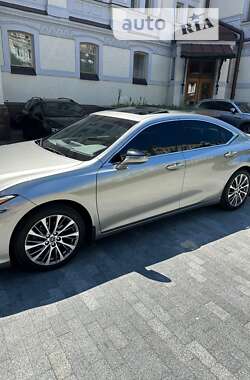 Седан Lexus ES 2021 в Киеве