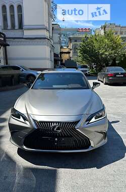 Седан Lexus ES 2021 в Киеве