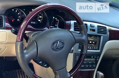 Седан Lexus ES 2003 в Львове