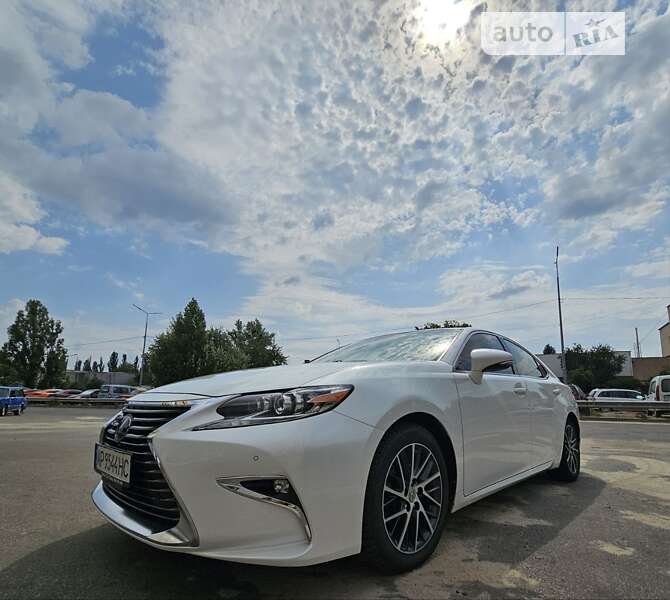 Седан Lexus ES 2016 в Києві