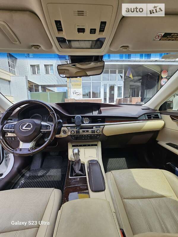 Седан Lexus ES 2016 в Києві