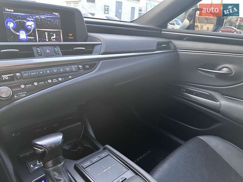 Седан Lexus ES 2020 в Павлограде