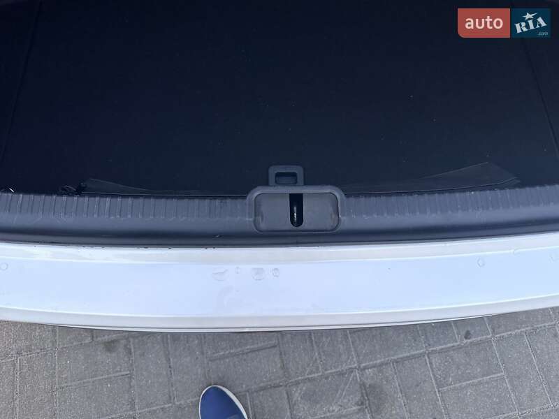 Седан Lexus ES 2020 в Павлограді