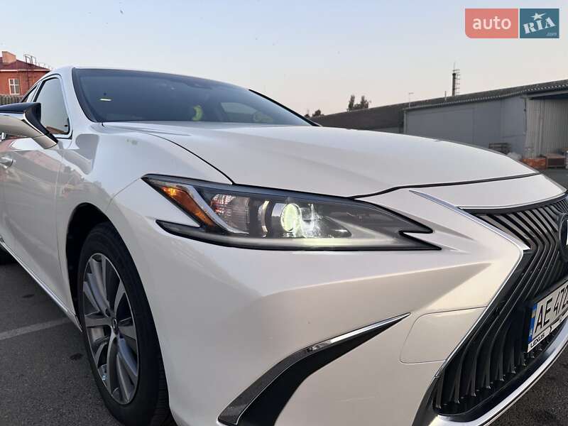 Седан Lexus ES 2020 в Павлограде