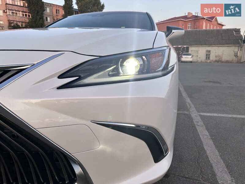 Седан Lexus ES 2020 в Павлограде