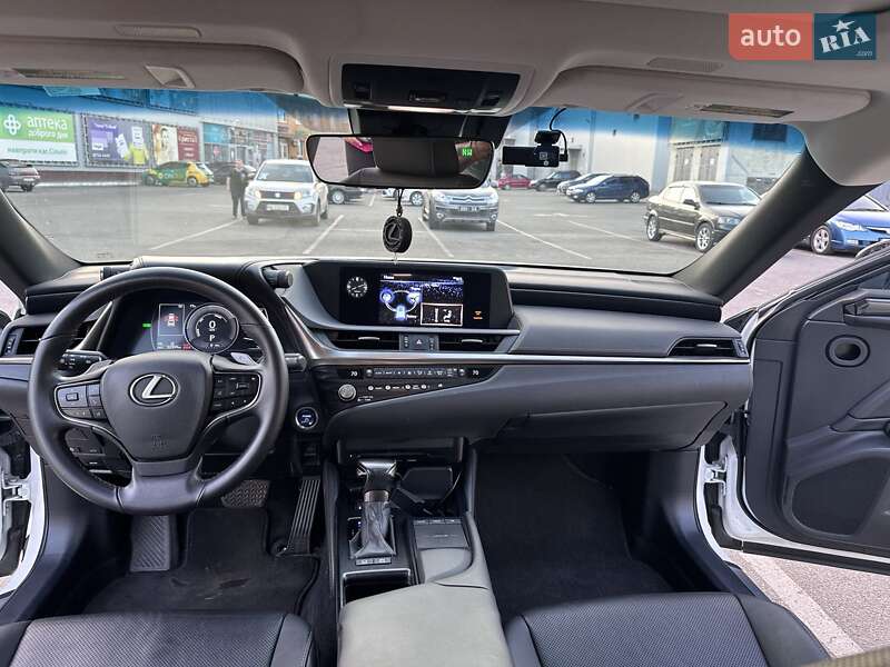 Седан Lexus ES 2020 в Павлограді