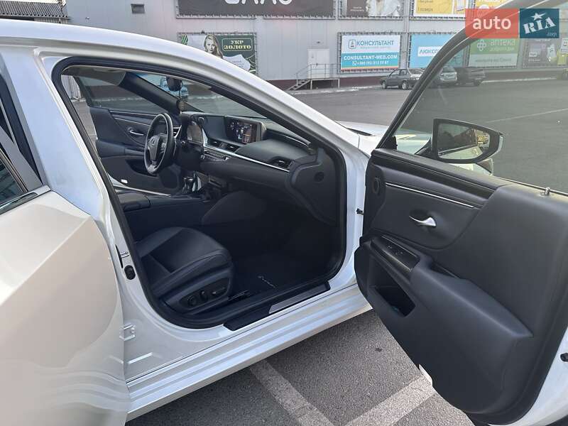 Седан Lexus ES 2020 в Павлограде