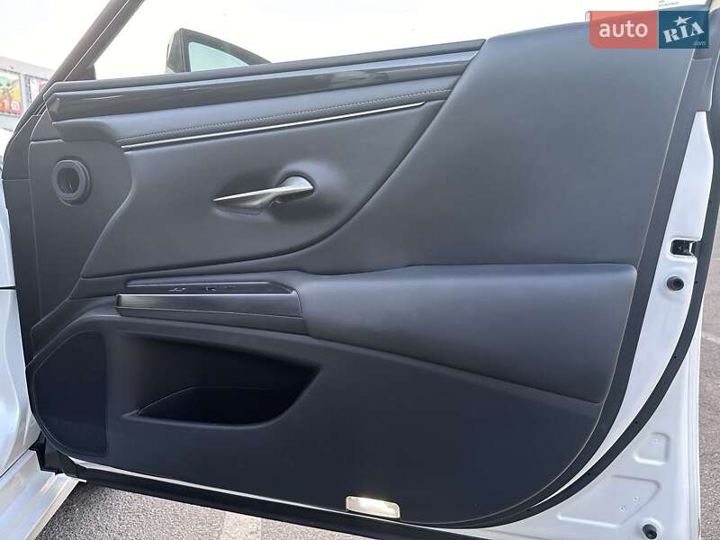Седан Lexus ES 2020 в Павлограде