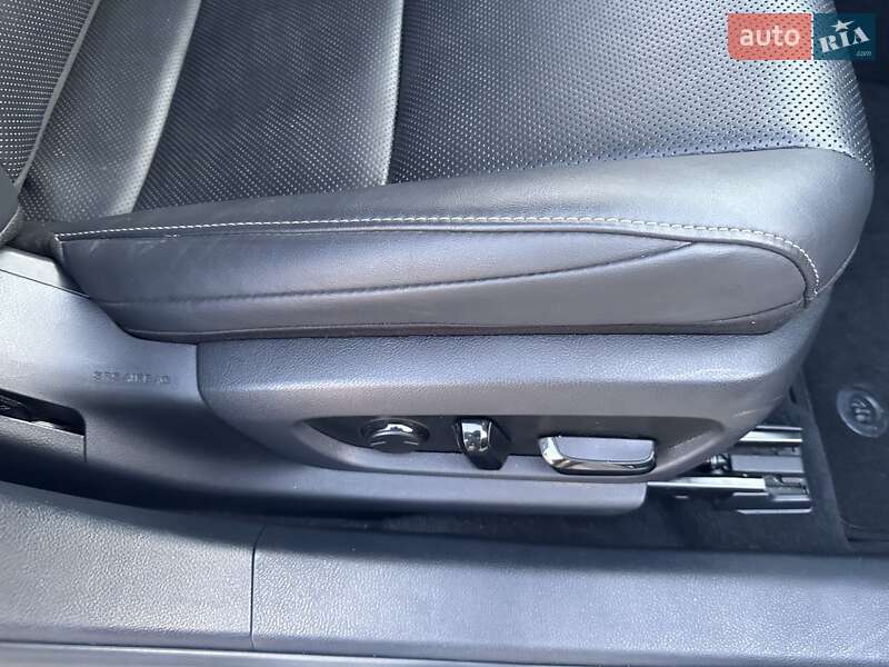 Седан Lexus ES 2020 в Павлограде