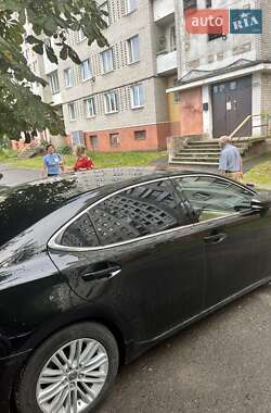 Седан Lexus ES 2012 в Львове