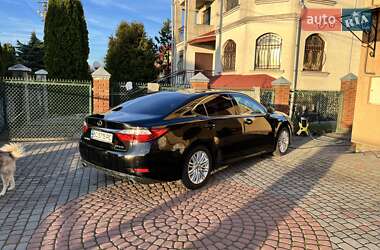 Седан Lexus ES 2012 в Львове