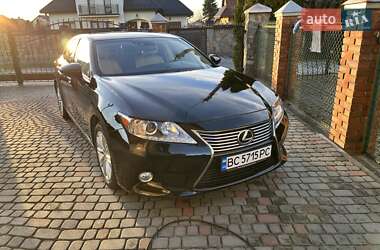 Седан Lexus ES 2012 в Львове