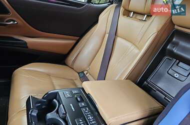 Седан Lexus ES 2018 в Ровно